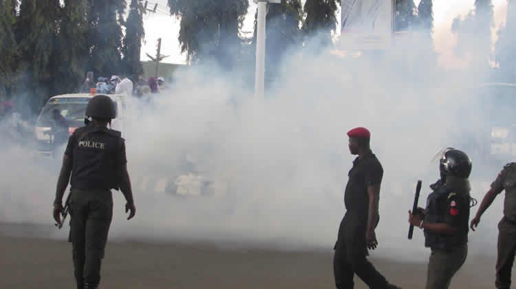 Lekki toll-gate: Police fire tear gas at Protesters. harass Arise TV reporter