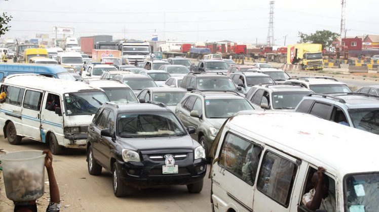 Lagos-Ibadan Expressway: Police, Okada riders clash over accidental discharge