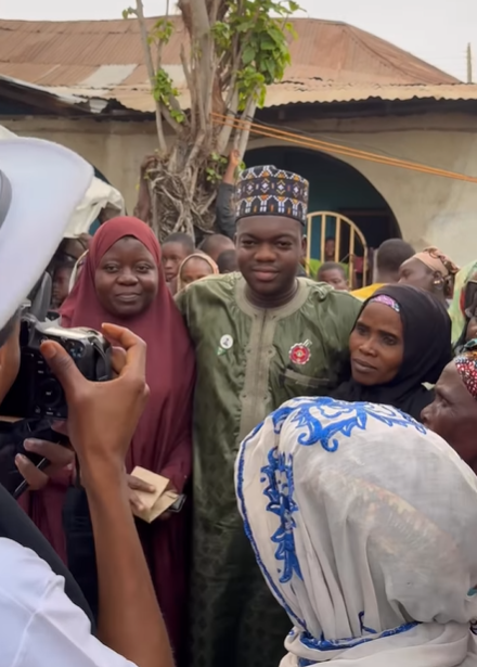 PHOTOS: Cute Abiola shares first salary as governor’s SA with widows, old women