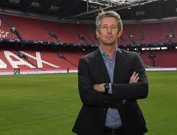 Van der Sar quits CEO position at Ajax