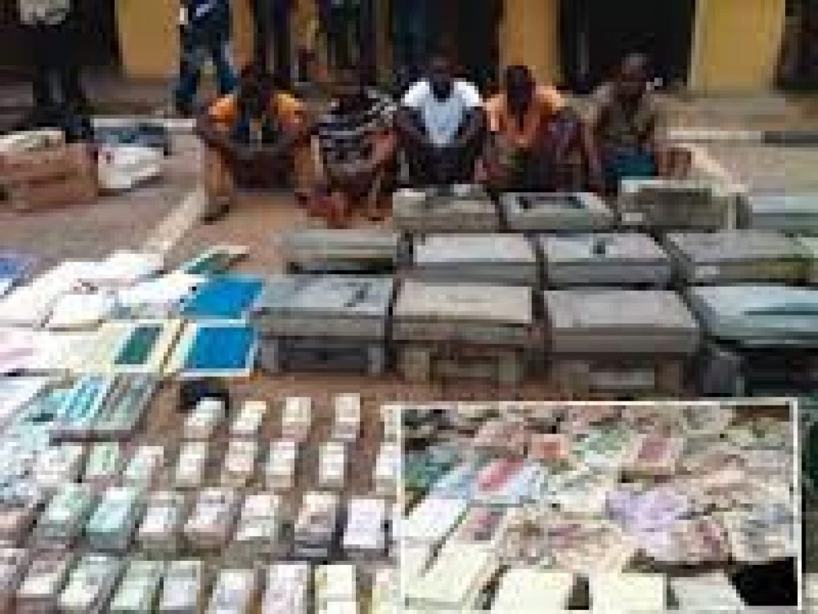 Court remands five men arrested with bags of fake dollars, pounds sterling