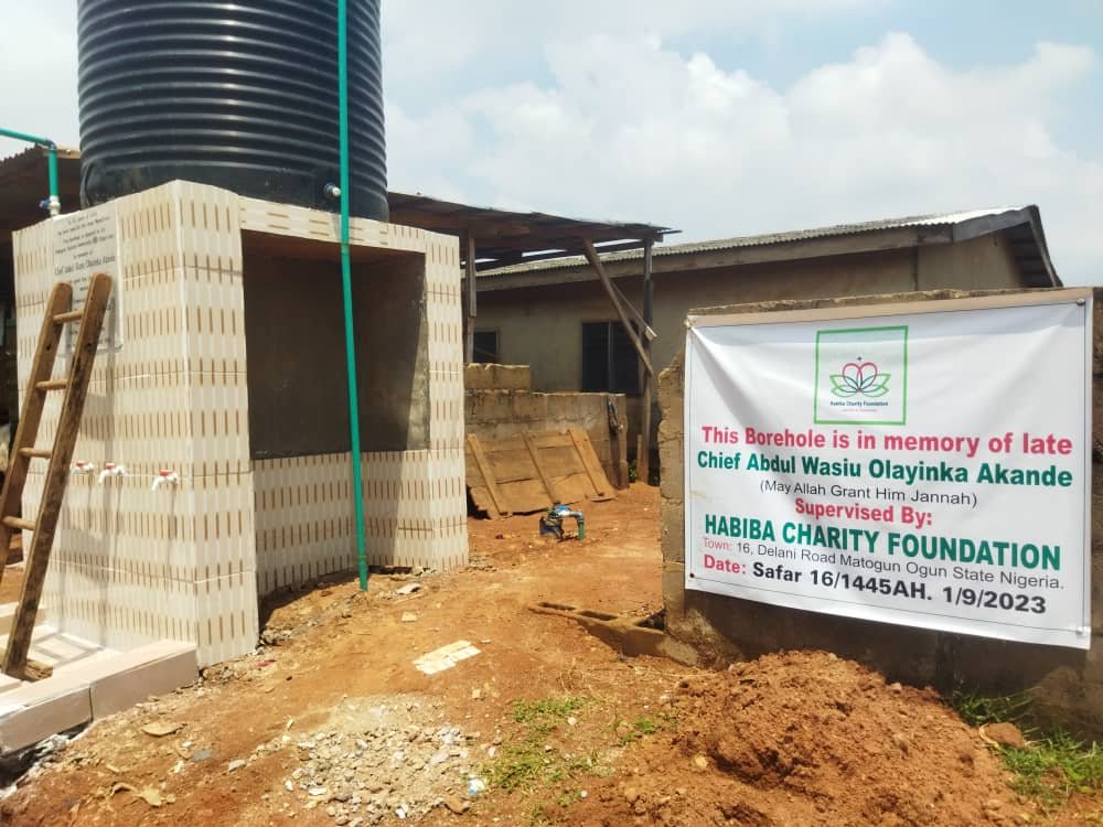 Chief Abdul Wasiu Akande’s children donate borehole to Matogun Gasline Community