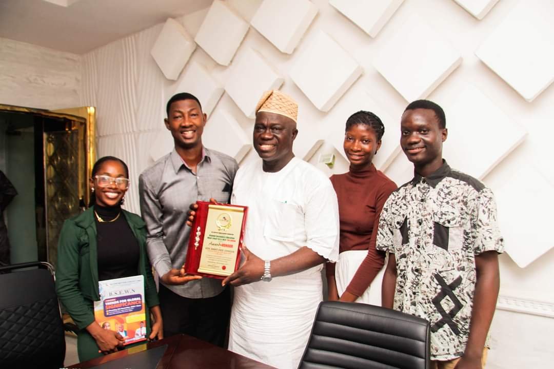 BSEWN @ 11: ORILE AGEGE LCDA BOSS, BABATUNDE RECEIVES AWARD OF HONOUR.