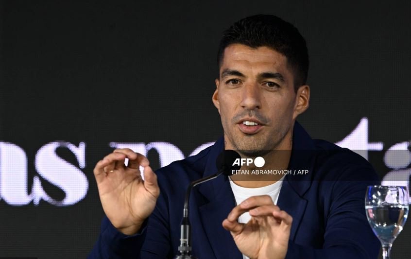 Uruguay’s Luis Suarez announces retirement from international football